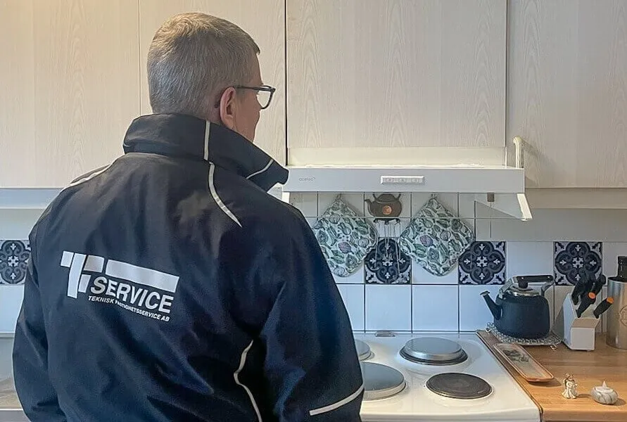 Teknisk Fastighetsservice vid en installation i Bollnäs